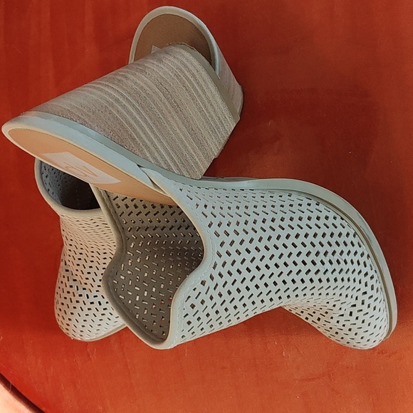 DV by Dolce Vita Cream Perforated Mules - Picture 5 of 5